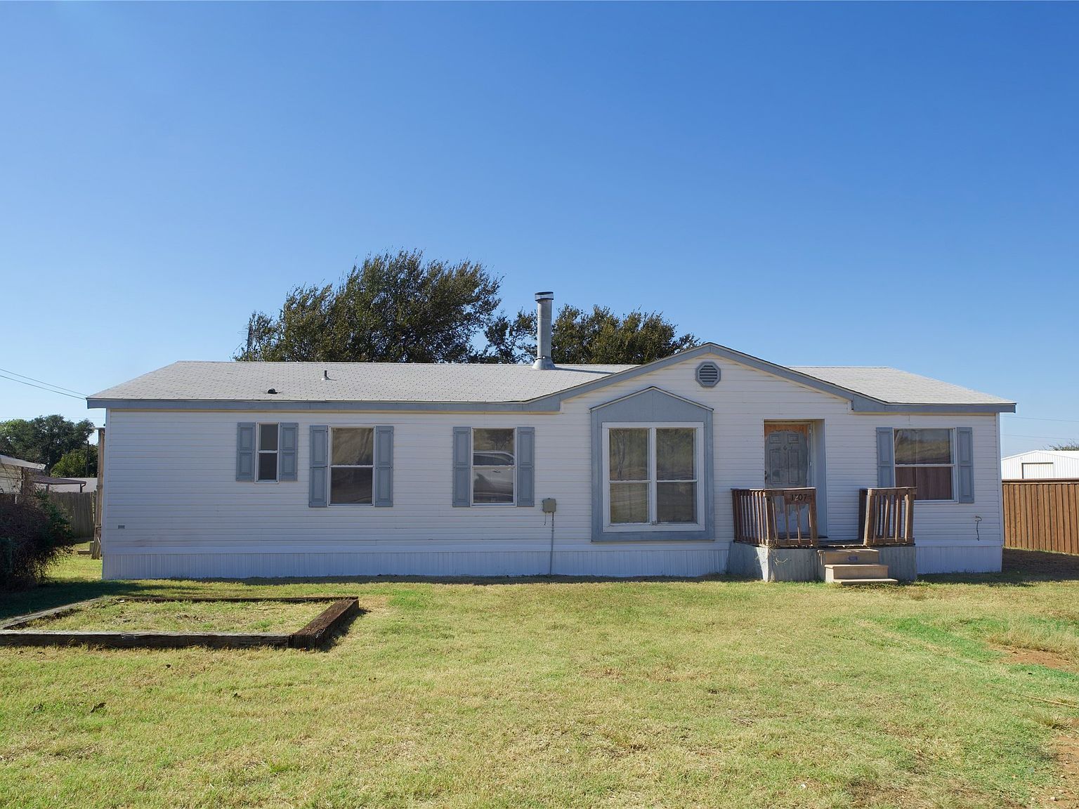 1207 Grayson St Nocona, TX 76255 - Thumbnail 3