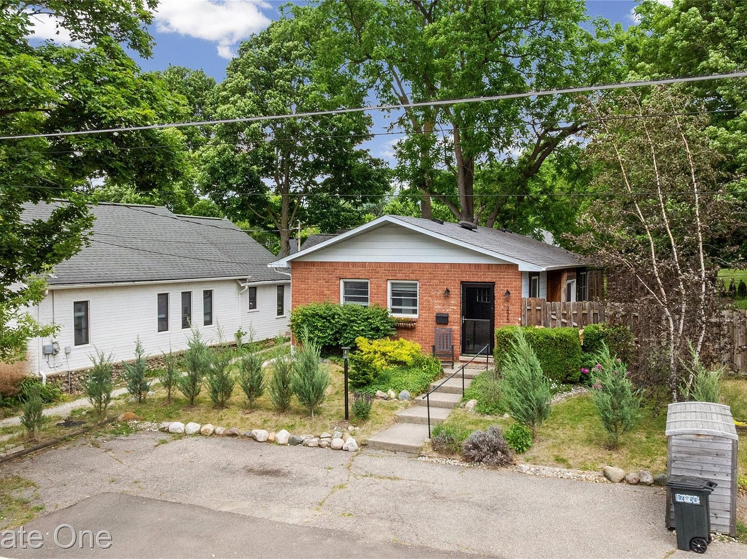 225 1st St Fenton, MI 48430 - Thumbnail 3