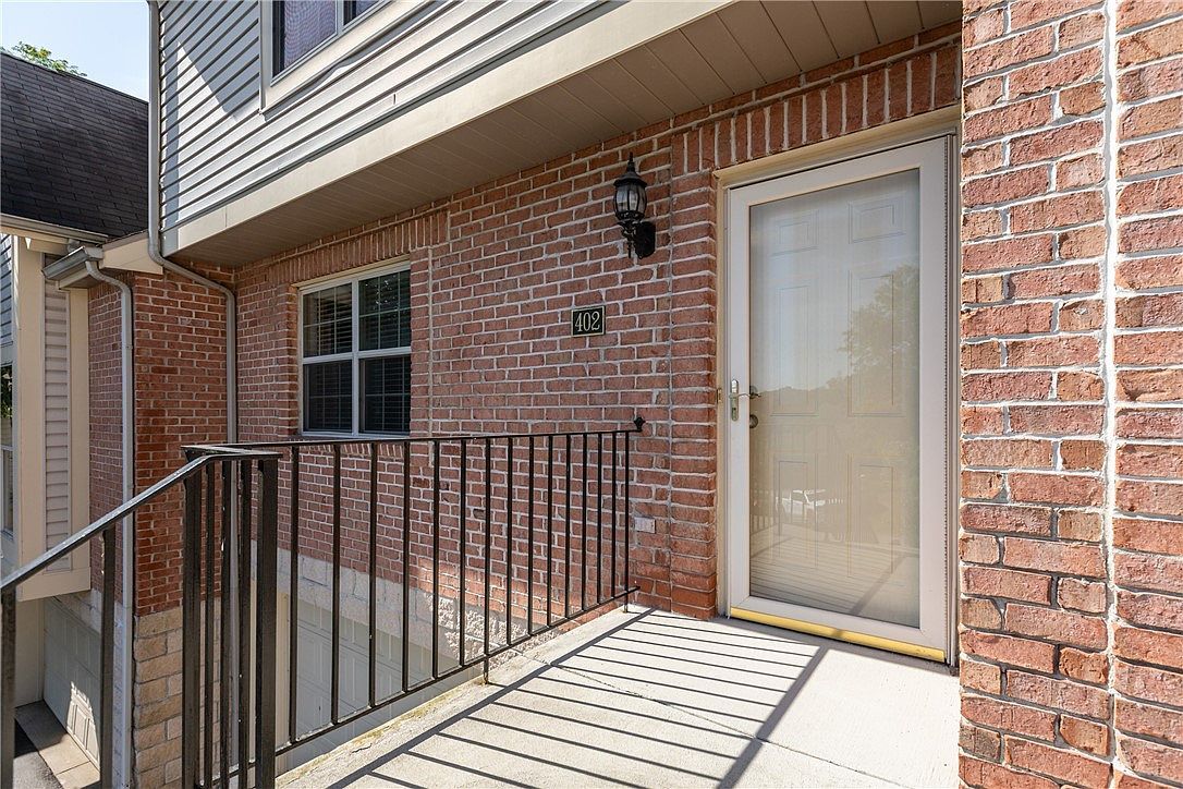 402 Berrington Ct Bethel Park, PA 15102 - Thumbnail 3