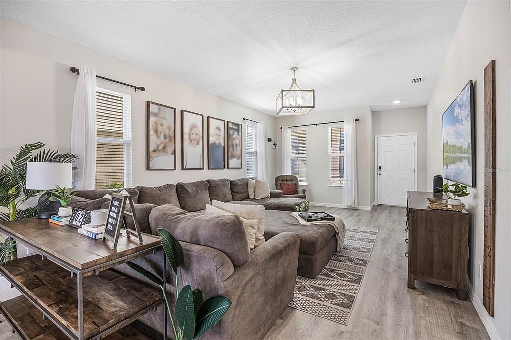 242 Aberdeen St Davenport, FL 33896 - Thumbnail 3