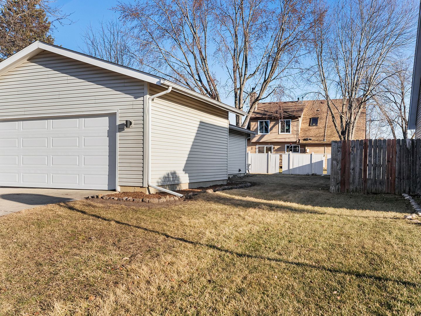 215 Apple Hill Ln Streamwood, IL 60107 - Thumbnail 3