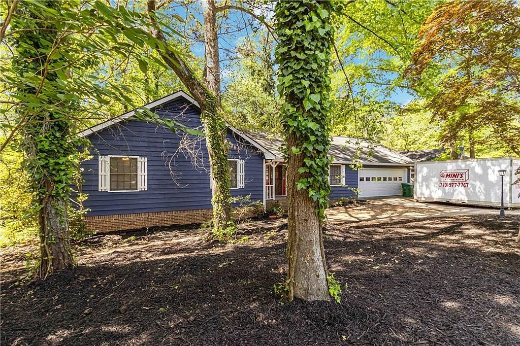 5272 Cumberland Way Stone Mountain, GA 30087 - Thumbnail 3