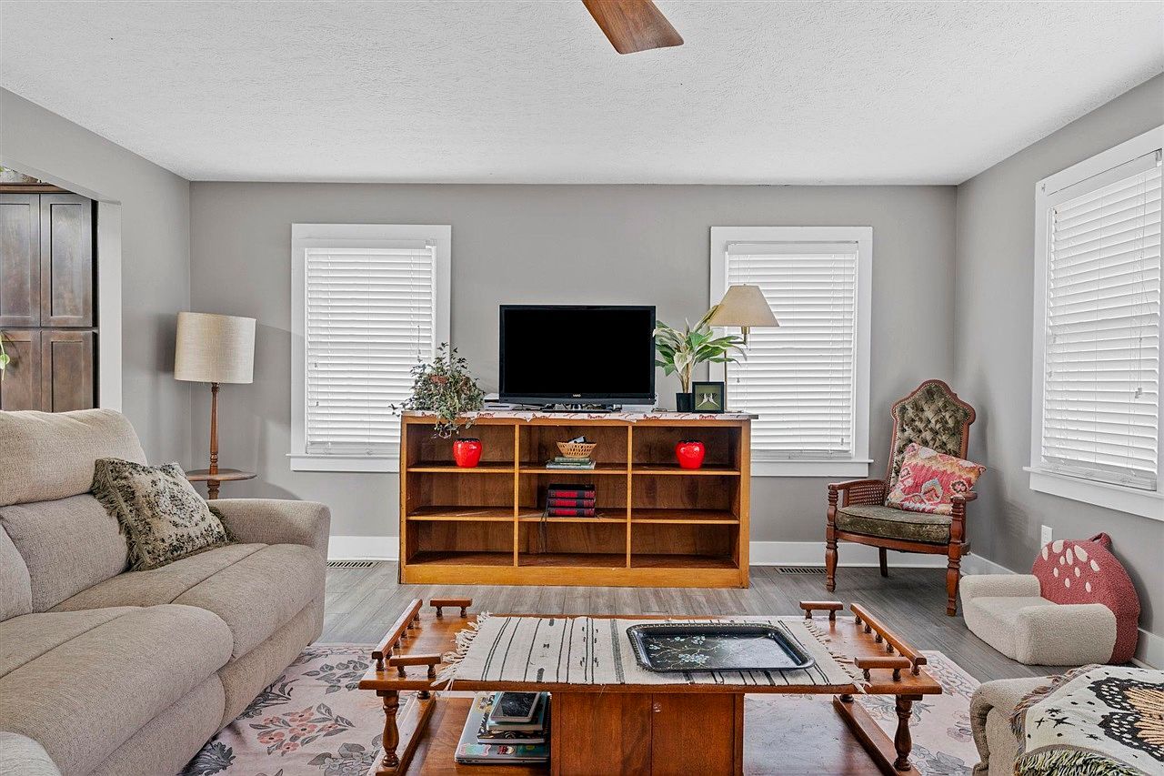 267 Morgantown Rd Brownsville, KY 42210 - Thumbnail 3