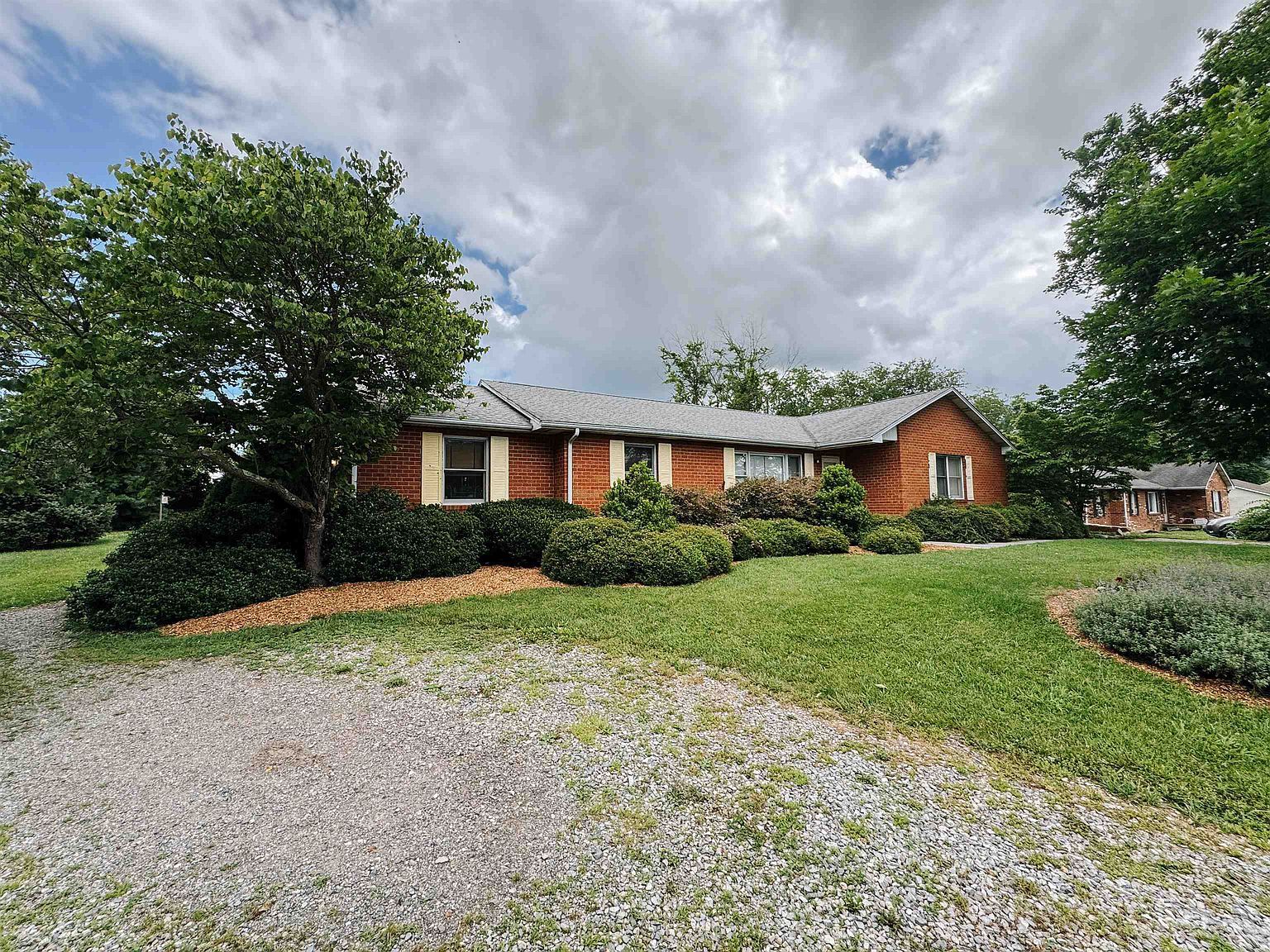 1450 & 1452 Sandy Cir Blacksburg, VA 24060 - Thumbnail 3