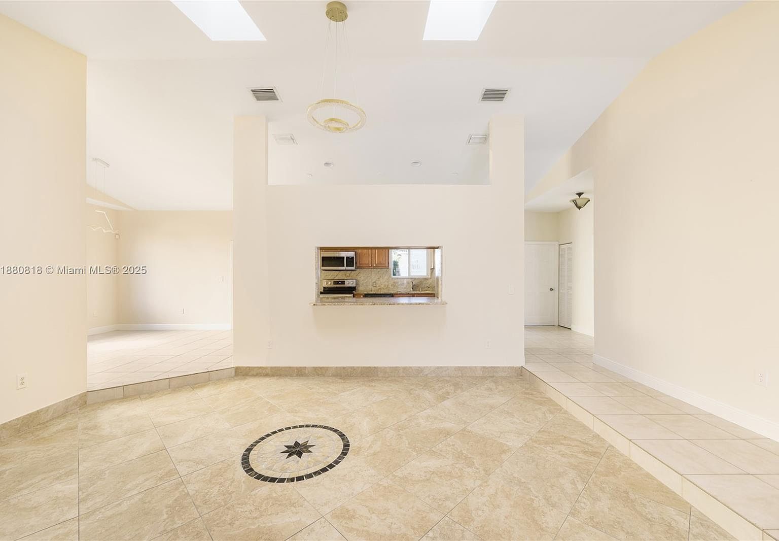 408 SE 6th St Dania, FL 33004 - Thumbnail 3