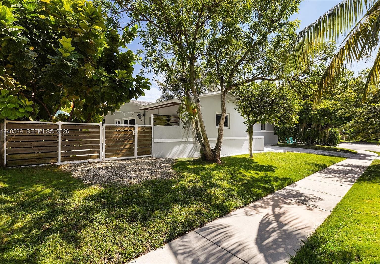 2201 SW 22nd Ter Miami, FL 33145 - Thumbnail 3