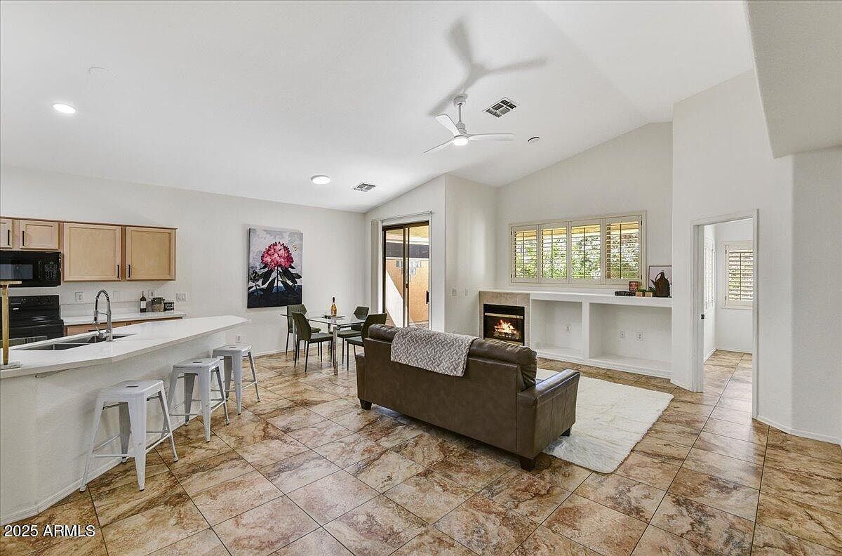 3247 E Maldonado Dr Phoenix, AZ 85042 - Thumbnail 3