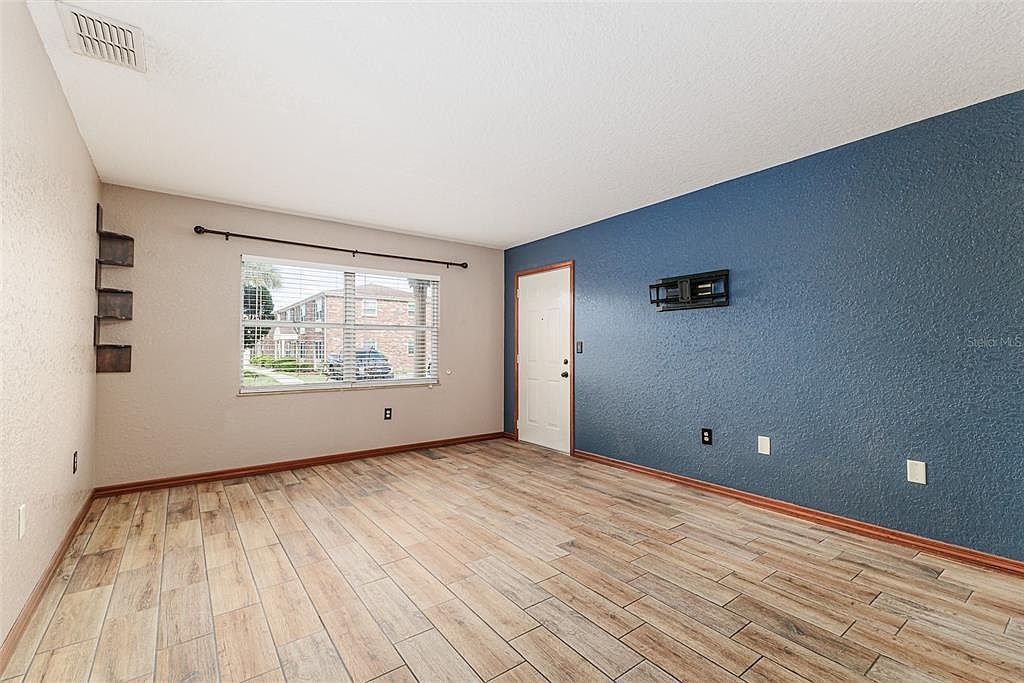 1920 E Edgewood Dr E APT R3 Lakeland, FL 33803 - Thumbnail 3