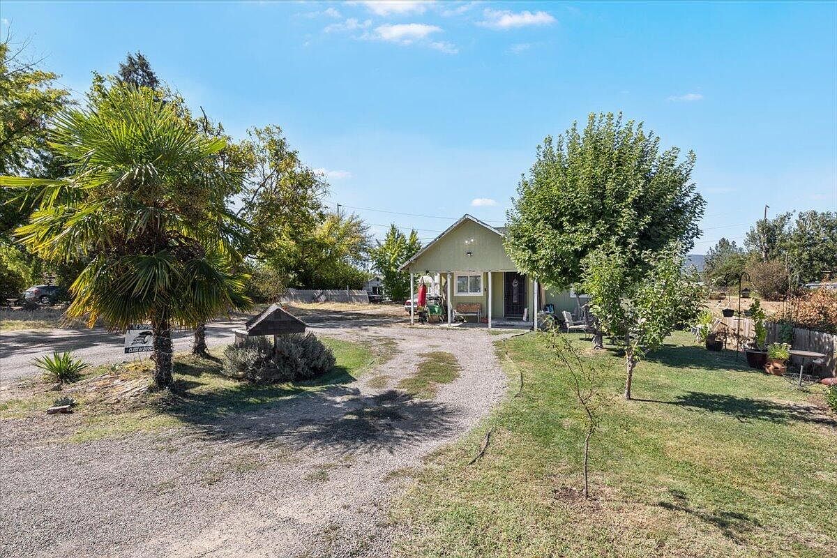 1129 Pinecroft Ave Medford, OR 97501 - Thumbnail 3