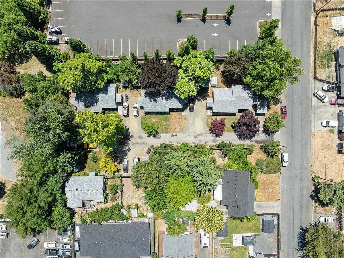 307 Tussey Ln Grants Pass, OR 97527 - Thumbnail 3