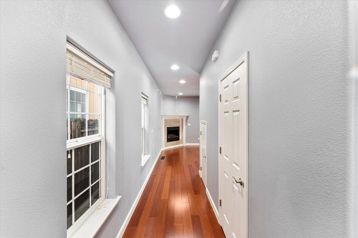 647 Shadow Way Central Pt, OR 97502 - Thumbnail 3