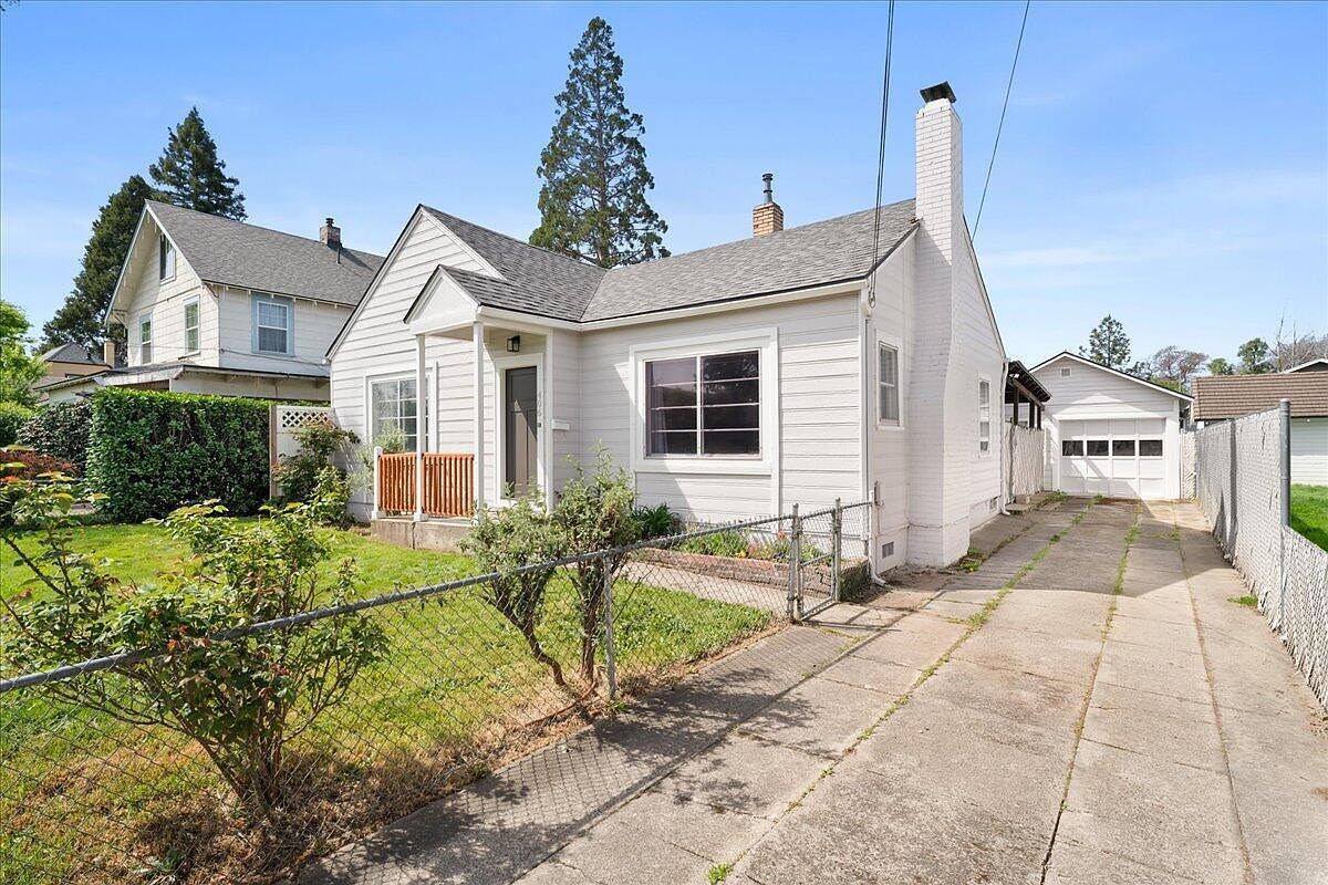 406 Newtown St Medford, OR 97501 - Thumbnail 3