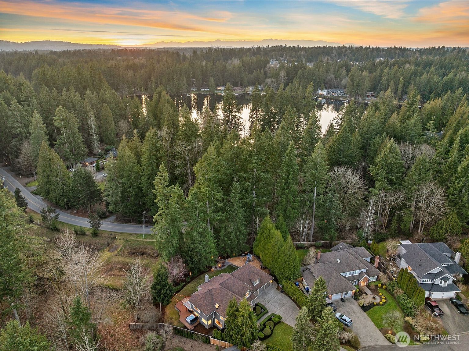 25852 SE 22nd Pl Sammamish, WA 98075 - Thumbnail 3