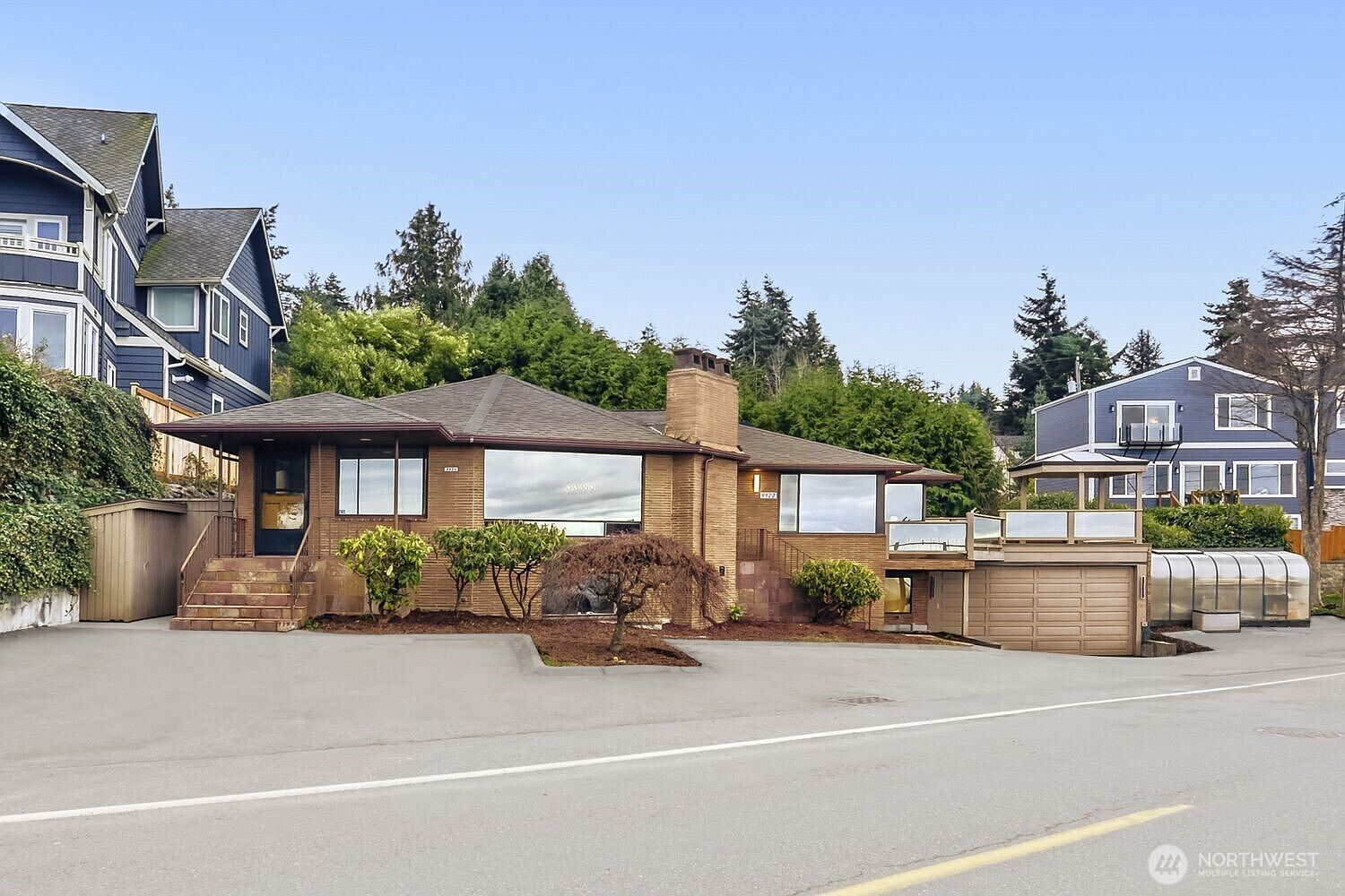 9922 Triton Dr NW Seattle, WA 98117 - Thumbnail 3