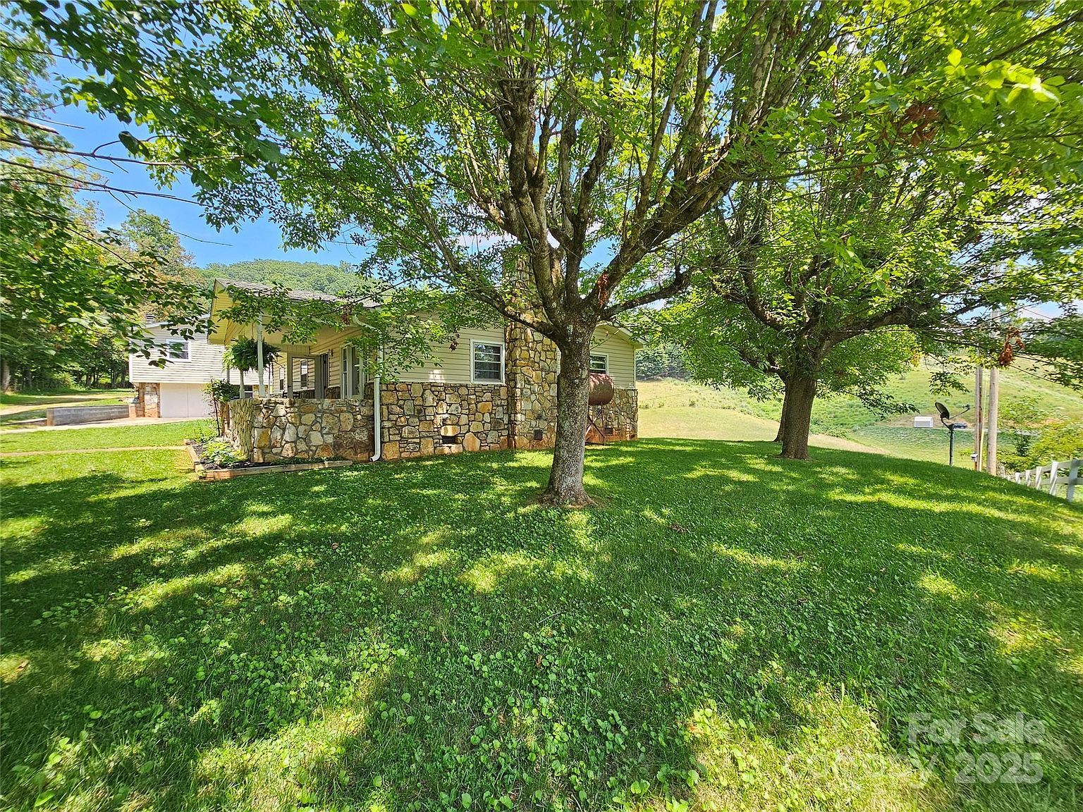 560 Bailey Mountain Rd Mars Hill, NC 28754 - Thumbnail 3