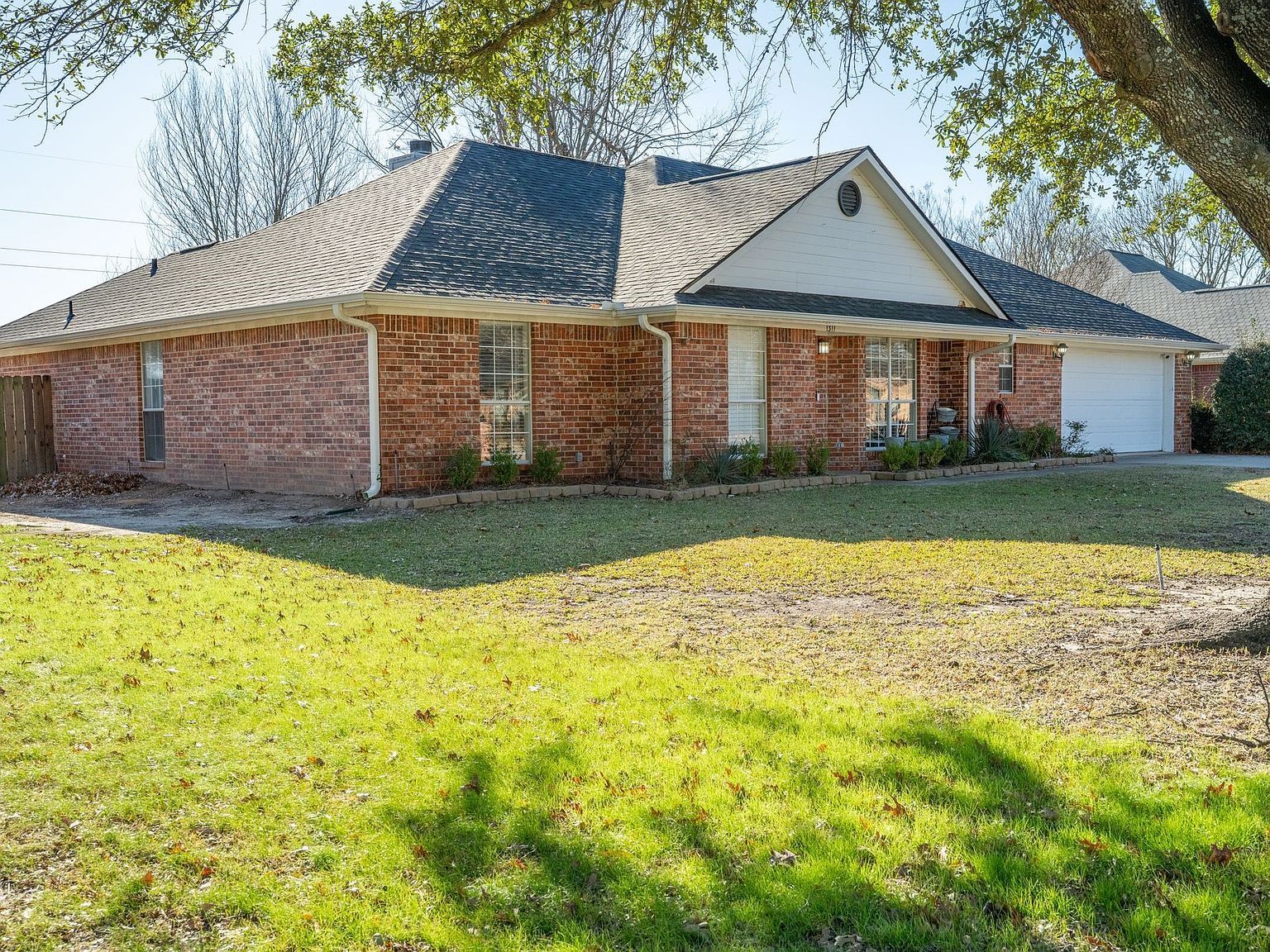 1311 Tiffany Ln Commerce, TX 75428 - Thumbnail 3