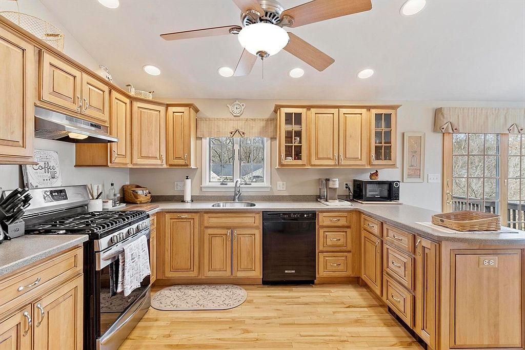 20 Hood Rd Tewksbury, MA 01876 - Thumbnail 3