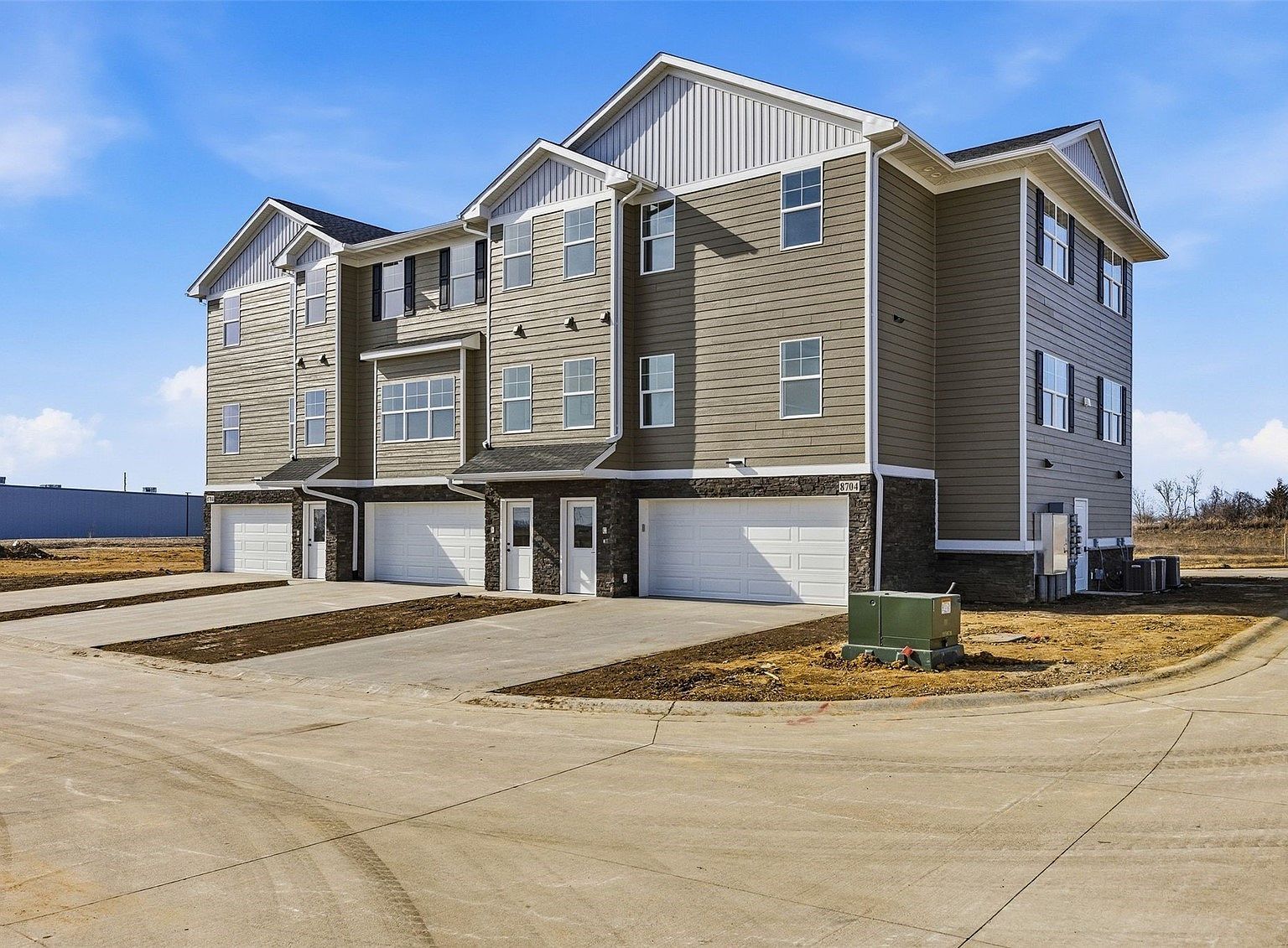 8704 Eddie Dr SW #B Cedar Rapids, IA 52404 - Thumbnail 3