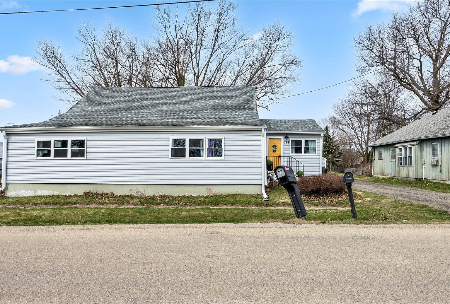 211 Brush Ave Urbana, IA 52345 - Thumbnail 3