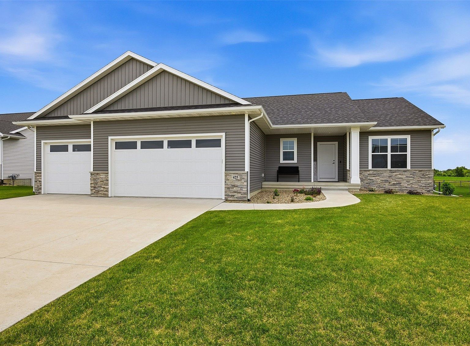 425 Dutch Dr Robins, IA 52328 - Thumbnail 3