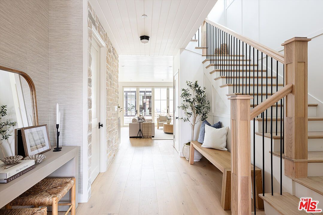 8363 Stewart Ave Los Angeles, CA 90045 - Thumbnail 3