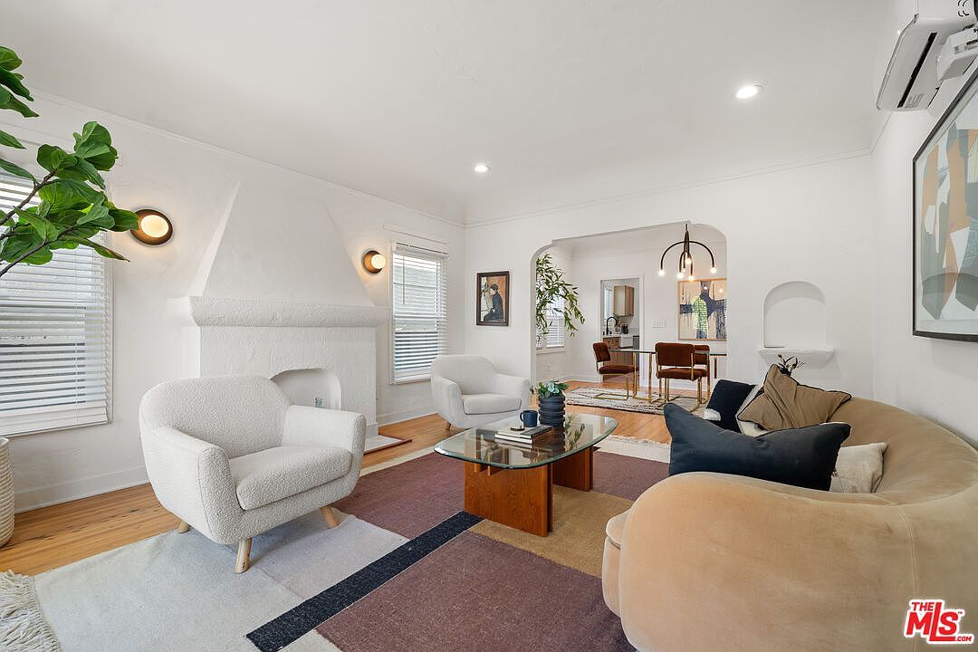 2818 Hillcrest Dr Los Angeles, CA 90016 - Thumbnail 3