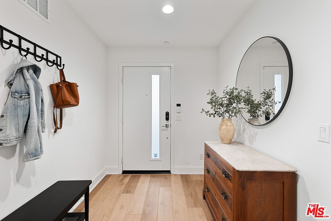 2923 Exposition Pl #1 Los Angeles, CA 90018 - Thumbnail 3