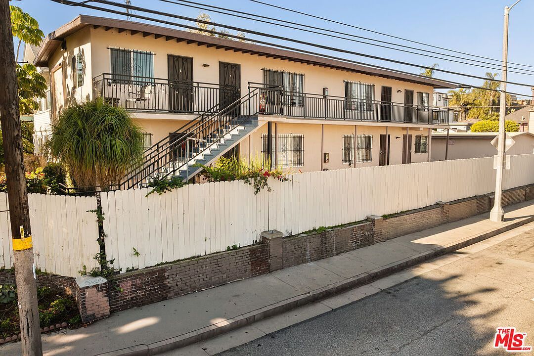 51 Thornton Ave Venice, CA 90291 - Thumbnail 3