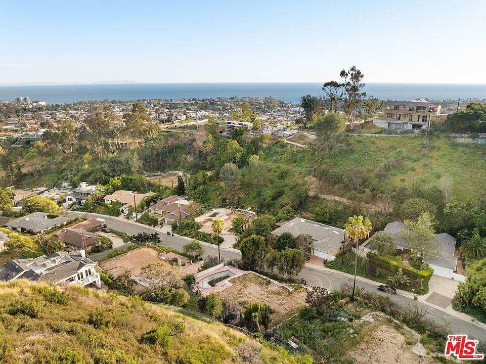 1412 Marinette Rd Pacific Palisades, CA 90272 - Thumbnail 3