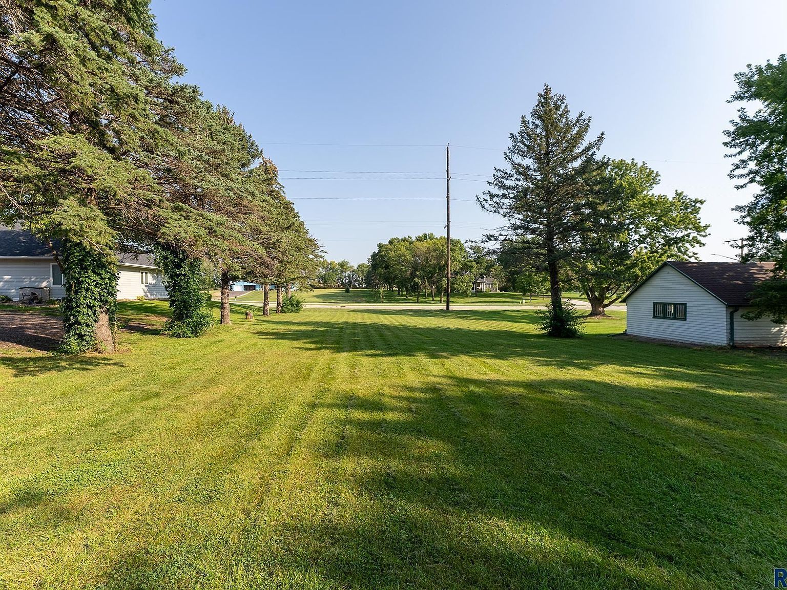 E Boynton Ave Lennox, SD 57039 - Thumbnail 3