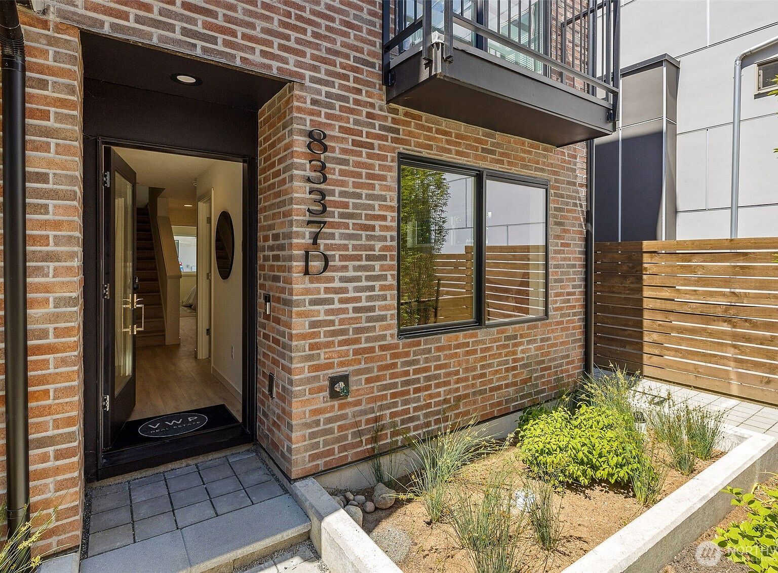 8335 D 12th Ave NW Seattle, WA 98117 - Thumbnail 3