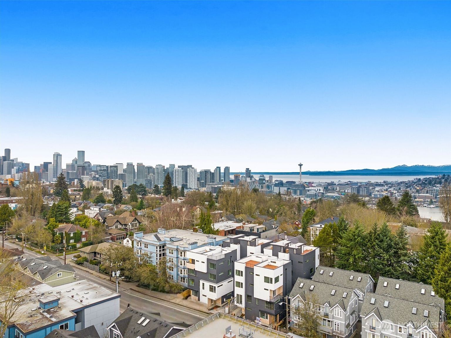 1127 B 10th Ave E Seattle, WA 98102 - Thumbnail 3