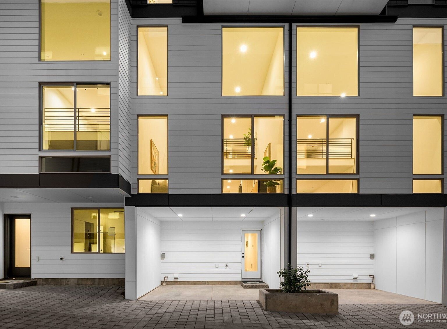 4420 Midvale Ave N Seattle, WA 98103 - Thumbnail 3