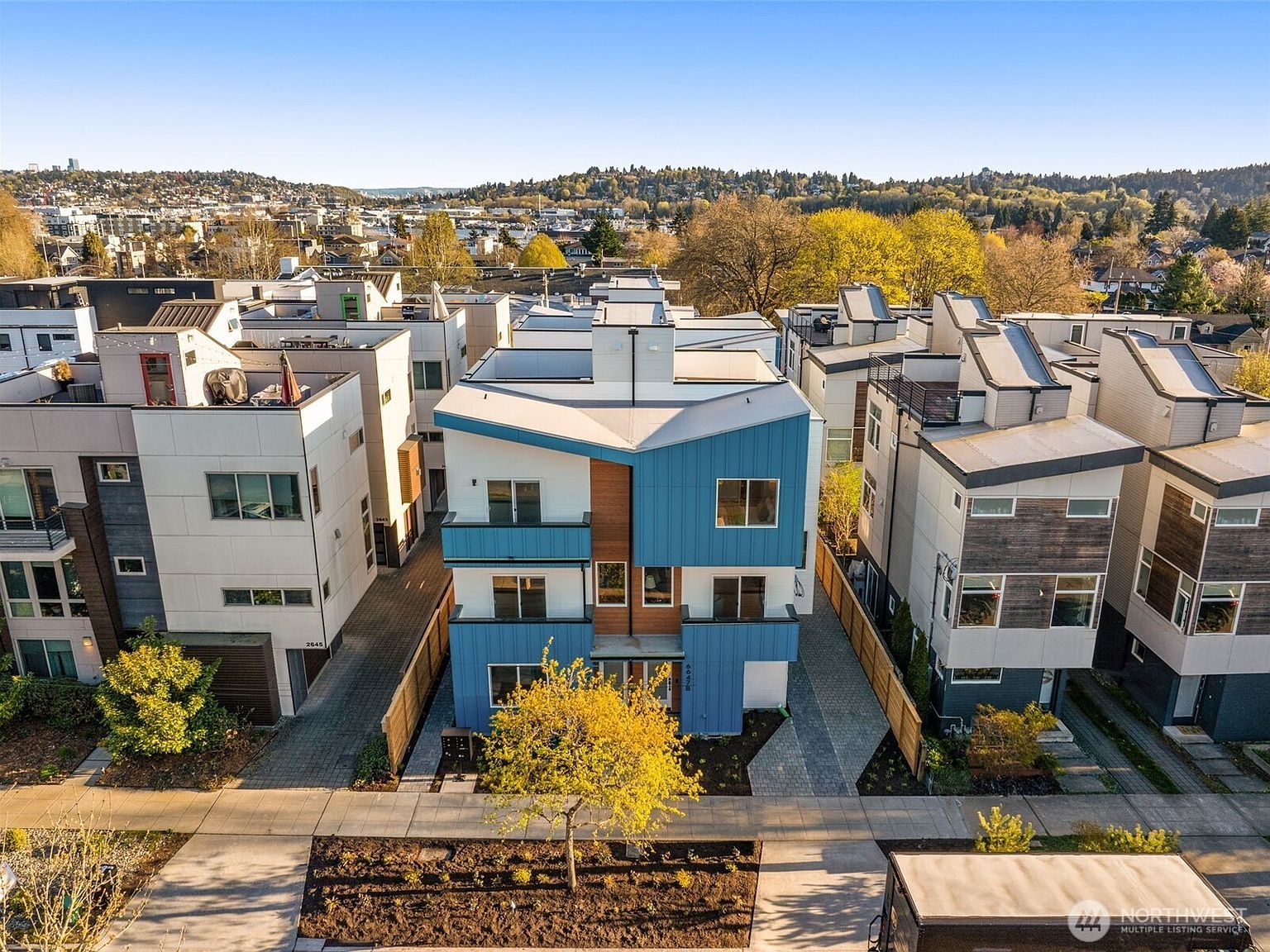 2647 A NW #63 Seattle, WA 98107 - Thumbnail 3