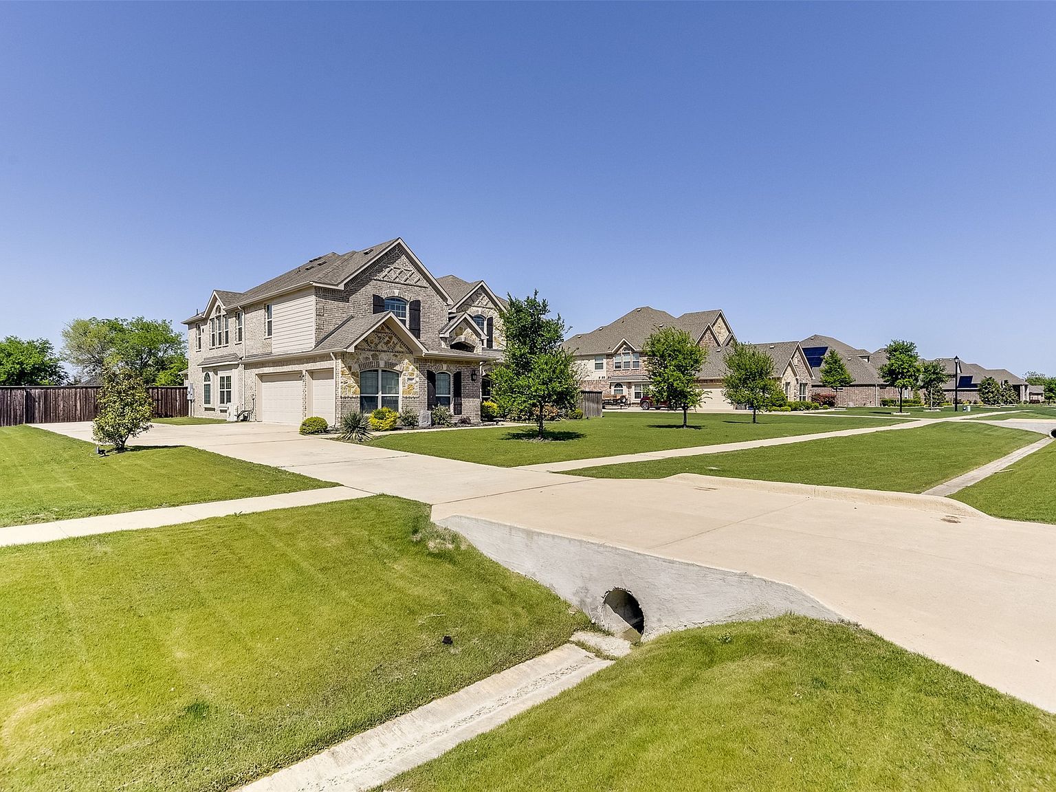 211 Stonegate Way Red Oak, TX 75154 - Thumbnail 3