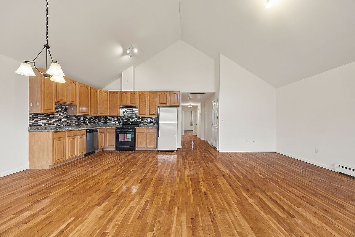 10 Pennyfield Ave APT 5C Bronx, NY 10465 - Thumbnail 3