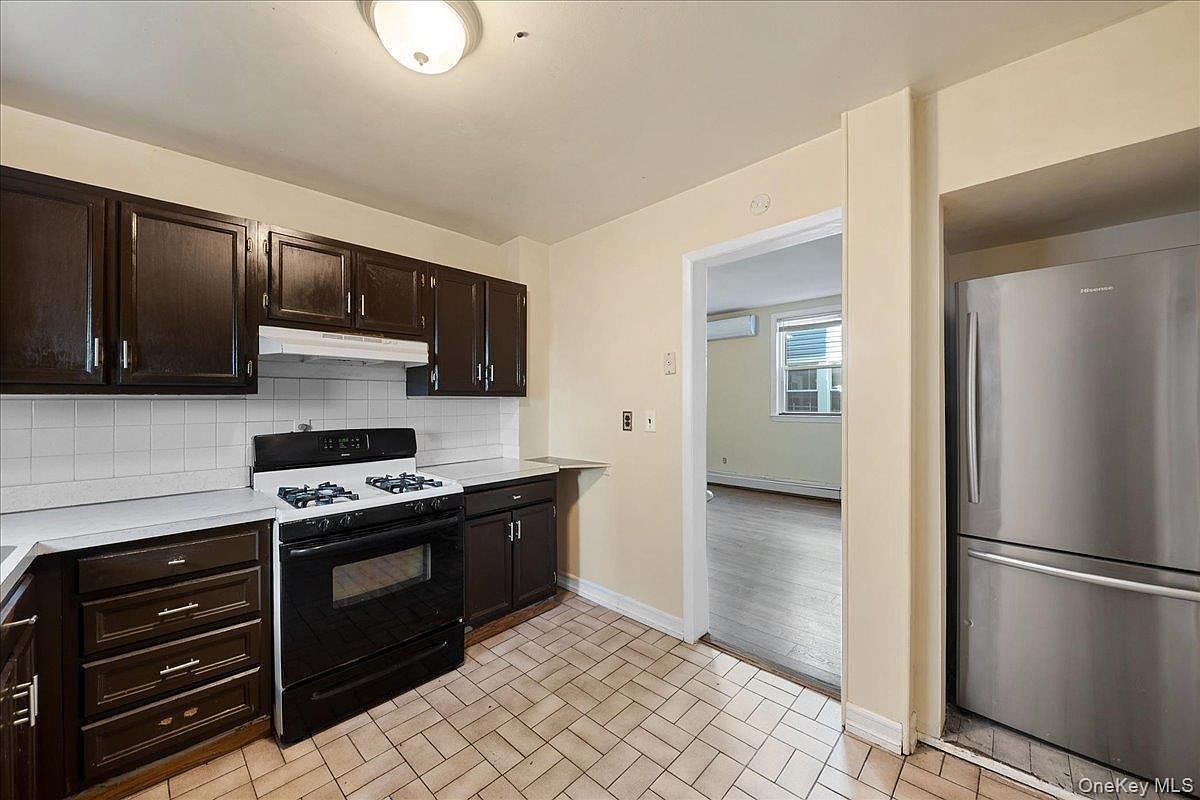 104 Waring Pl Yonkers, NY 10703 - Thumbnail 3