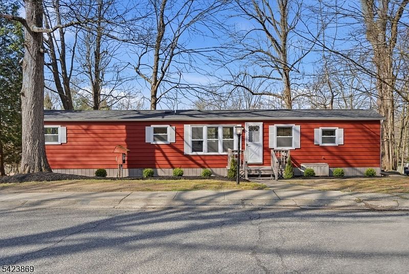 12 Watergate Dr High Bridge, NJ 08829 - Thumbnail 3