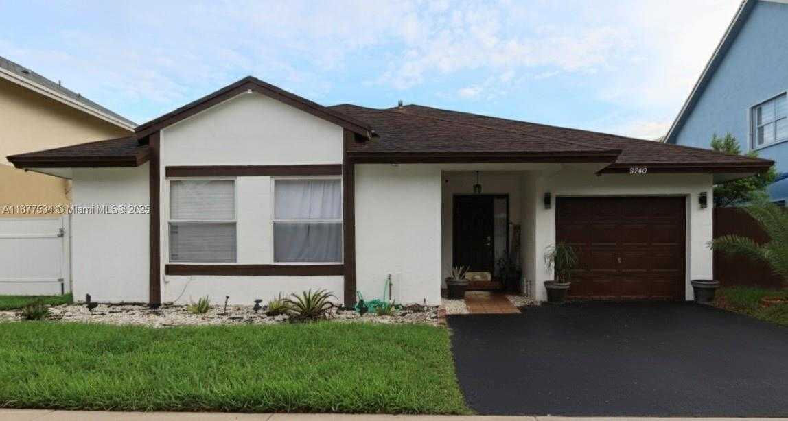 9740 Southwest 13th Street, Pembroke Pines, FL, USA, 33025 - Thumbnail 2