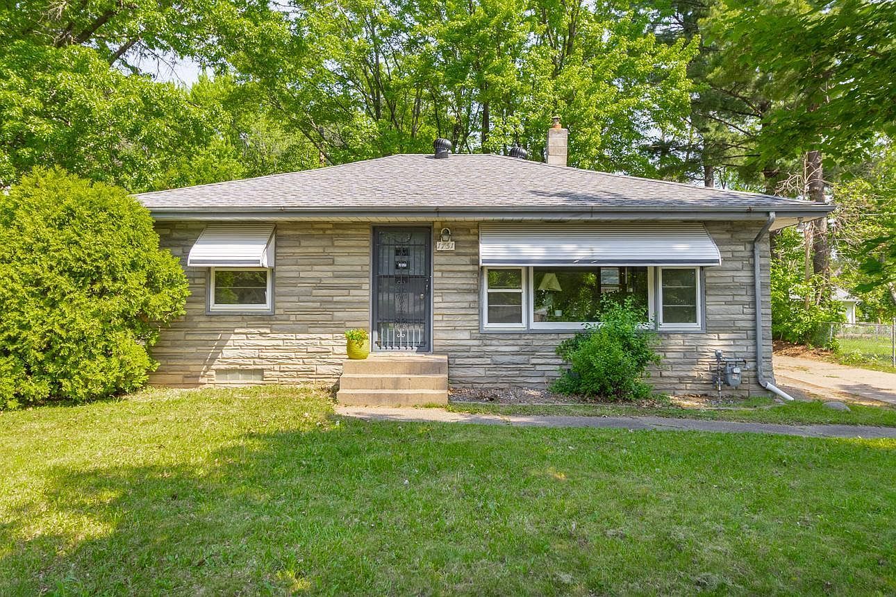 1751 Larpenteur Ave E Maplewood, MN 55109 - Thumbnail 3