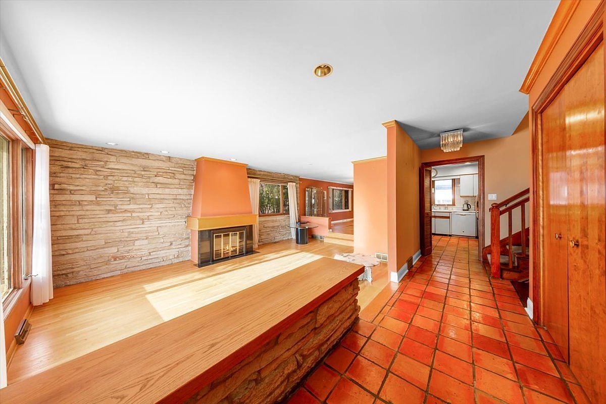 (undisclosed Address) Northbrook, IL 60062 - Thumbnail 3