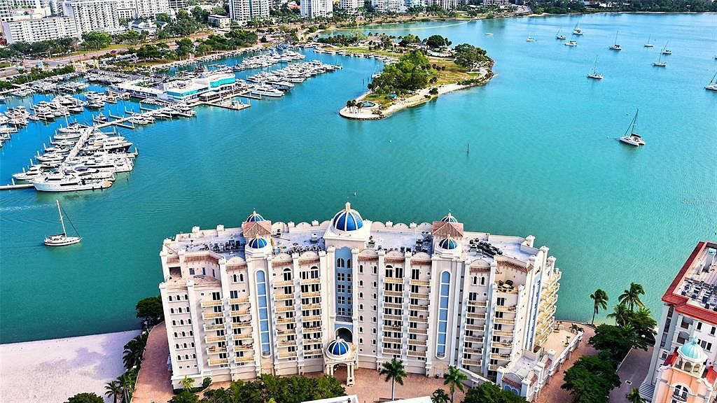 464 Golden Gate Point UNIT 304 Sarasota, FL 34236 - Thumbnail 3