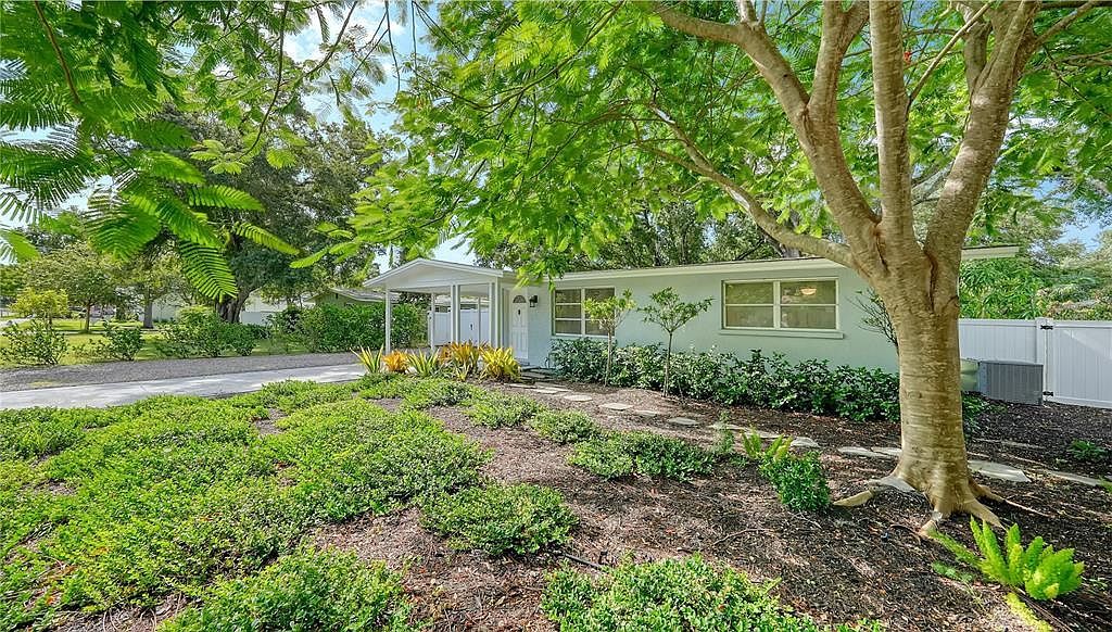 2374 Arlington St Sarasota, FL 34239 - Thumbnail 3