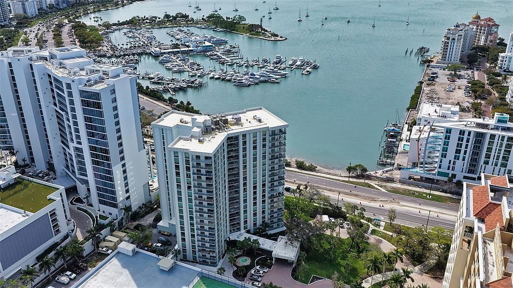 1111 N Gulfstream Ave APT 10E Sarasota, FL 34236 - Thumbnail 3