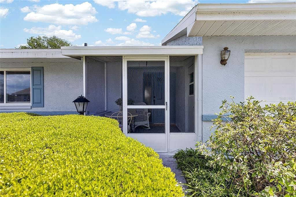 1517 Ingram Dr Sun City Center, FL 33573 - Thumbnail 3