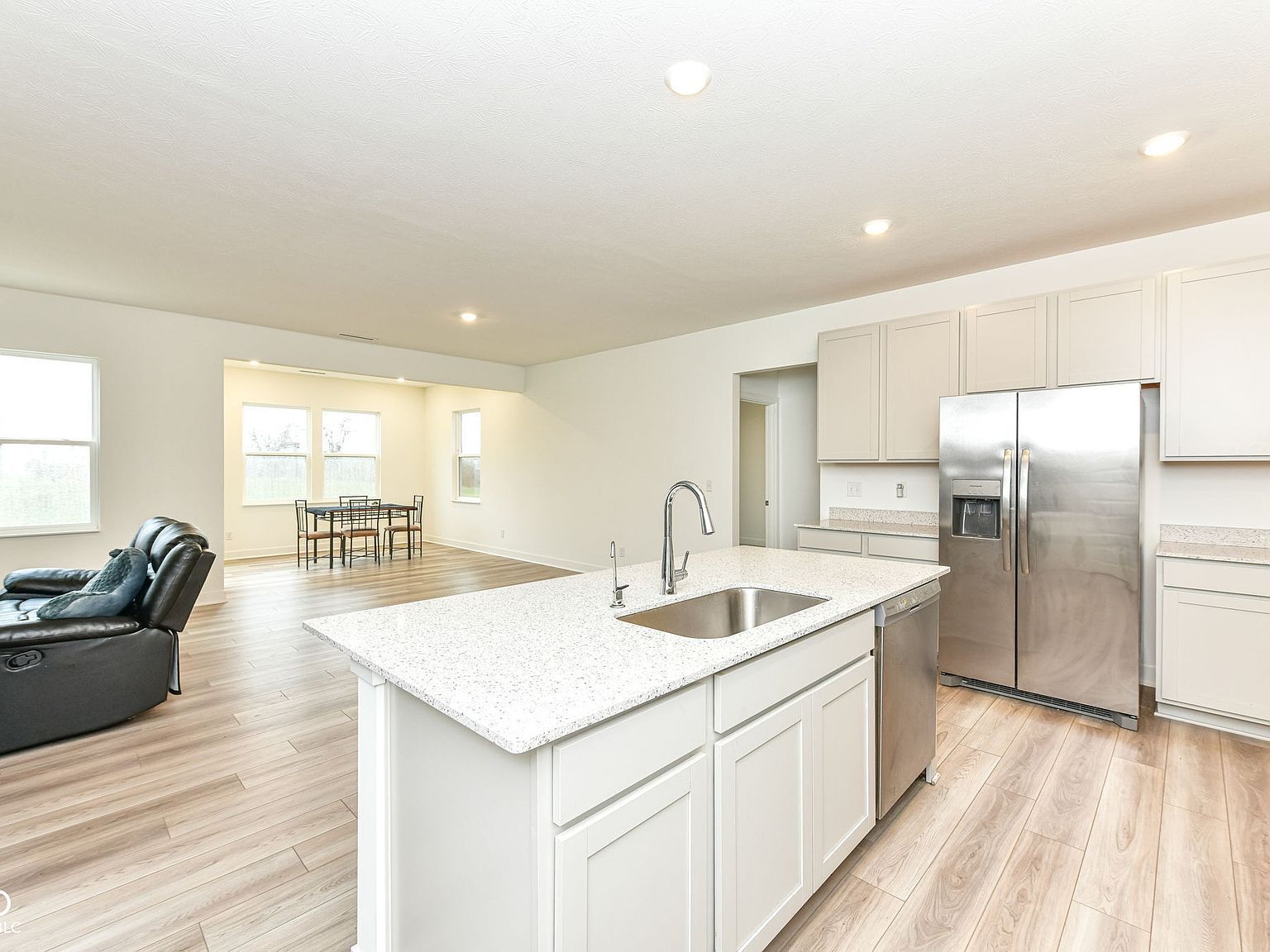 4376 Risen Star Way Bargersville, IN 46106 - Thumbnail 3