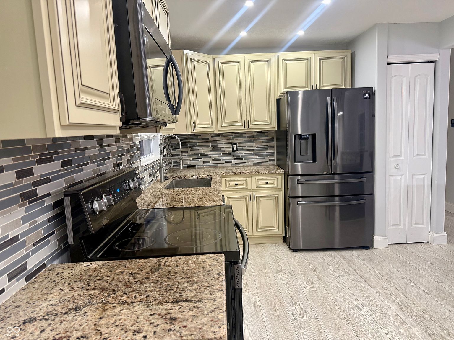 9530 N Park Ave Indianapolis, IN 46240 - Thumbnail 3