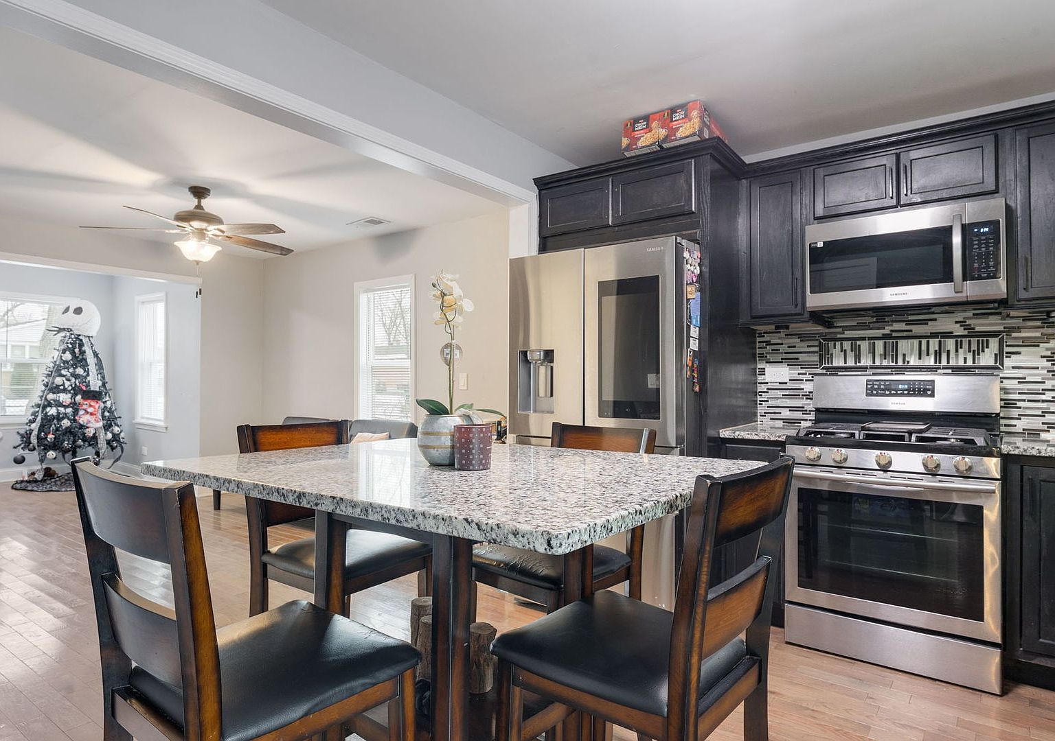 136 W 156th St Harvey, IL 60426 - Thumbnail 3