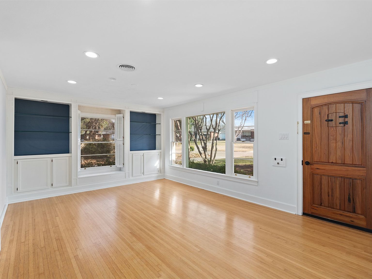 2129 Elmwood Blvd Dallas, TX 75224 - Thumbnail 3