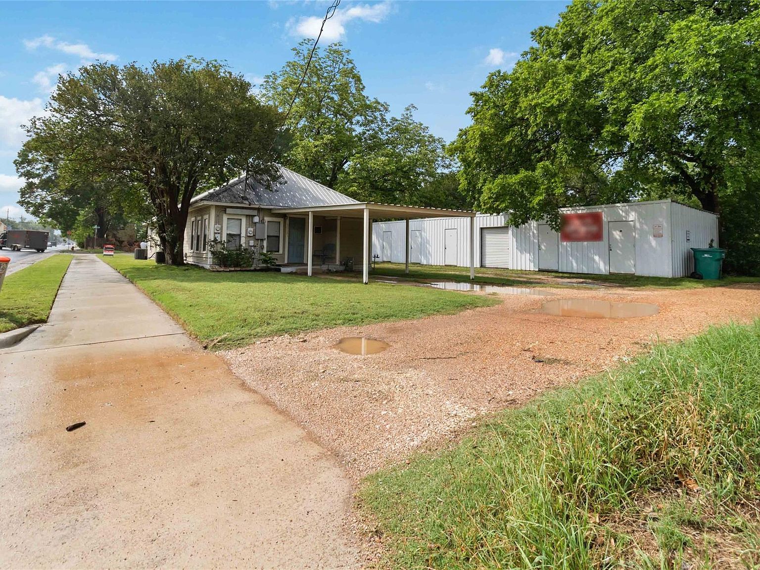 300 Bishop St Smithville, TX 78957 - Thumbnail 3